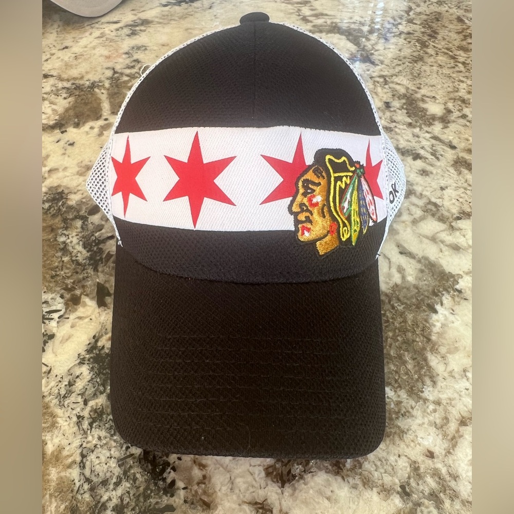 NWOT -Chicago Blackhawks Reebok Stadium Series Center Ice Collection Snapback